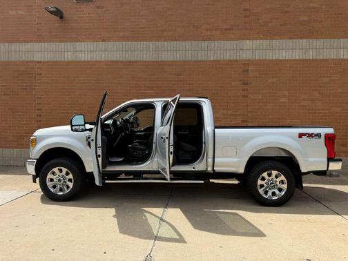 Ingot Silver Metallic 2017 Ford F-250 Lariat