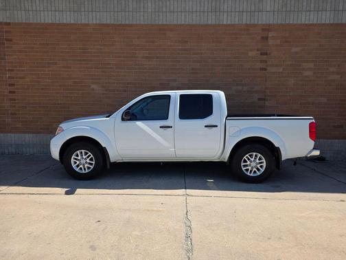 Glacier White 2018 Nissan Frontier SV