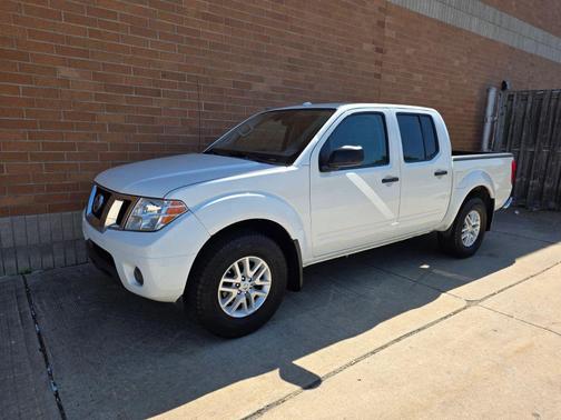 Glacier White 2018 Nissan Frontier SV