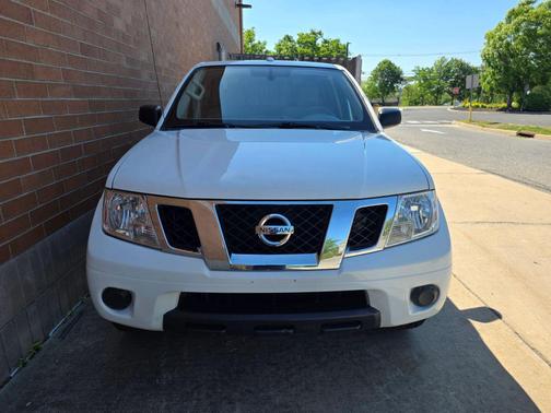 Glacier White 2018 Nissan Frontier SV
