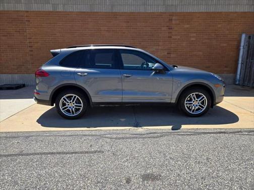 2016 Porsche Cayenne Base