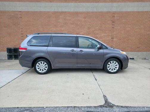 2011 Toyota Sienna LE