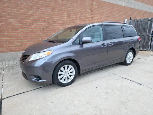 2011 Toyota Sienna LE
