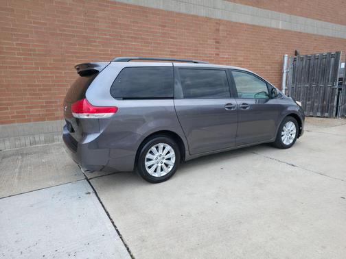 2011 Toyota Sienna LE