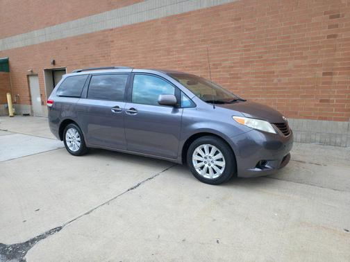 2011 Toyota Sienna LE