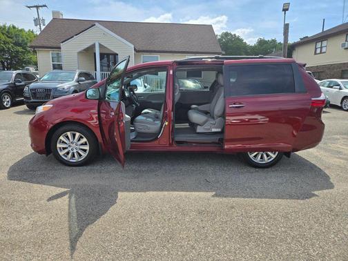 2017 Toyota Sienna XLE