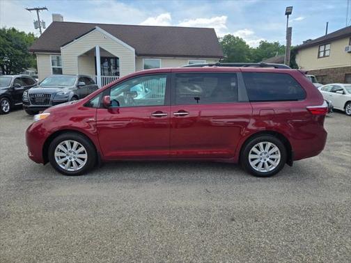2017 Toyota Sienna XLE