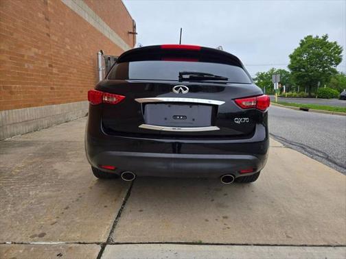 2017 INFINITI QX70 Base