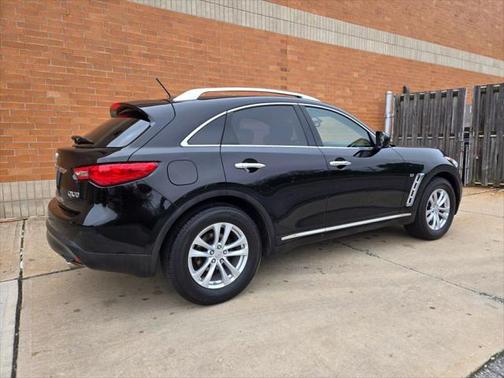 2017 INFINITI QX70 Base