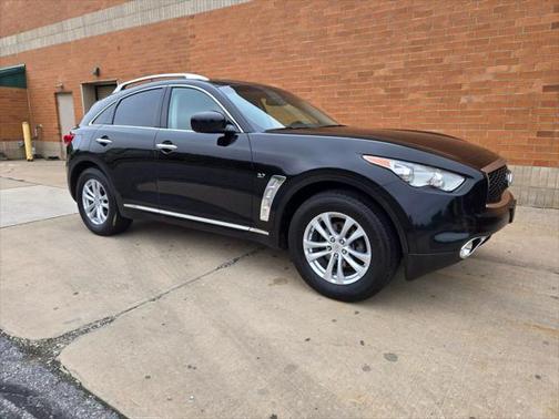 2017 INFINITI QX70 Base