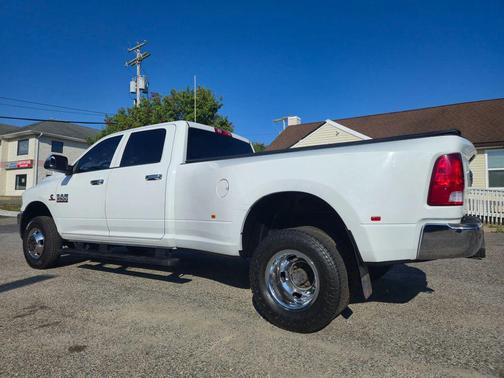 2017 RAM 3500 Tradesman Crew Cab 4x4 8' Box