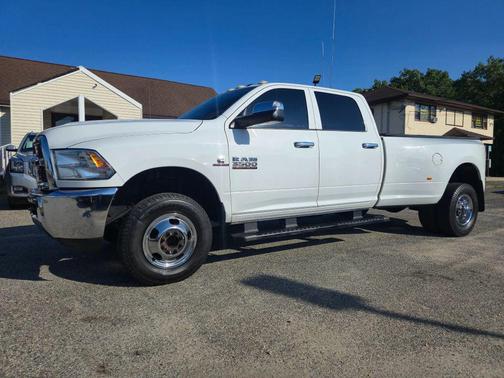 2017 RAM 3500 Tradesman Crew Cab 4x4 8' Box