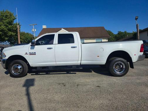 2017 RAM 3500 Tradesman Crew Cab 4x4 8' Box