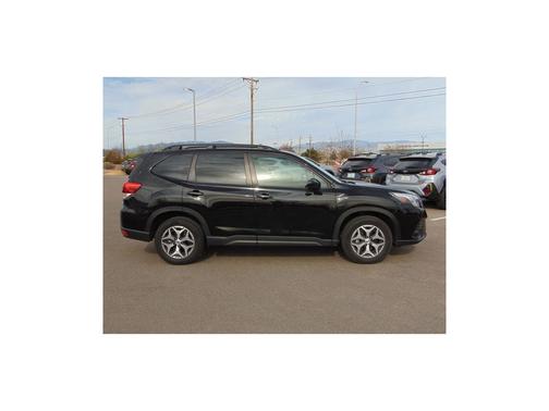 Crystal Black Silica 2023 Subaru Forester Premium