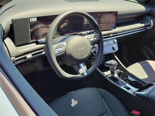 2025 Hyundai SANTA CRUZ SEL Activity