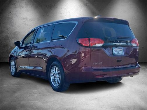 2022 Chrysler Voyager LX