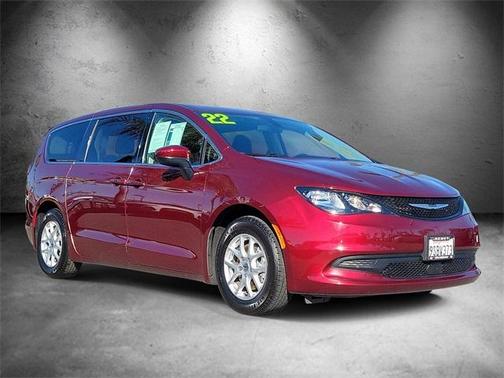 2022 Chrysler Voyager LX