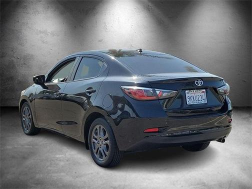2020 Toyota Yaris Sedan LE