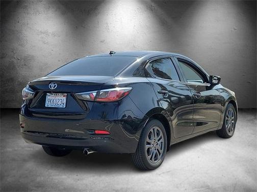 2020 Toyota Yaris Sedan LE