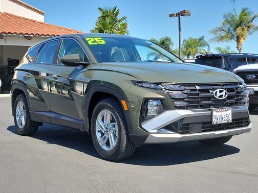 Green 2025 Hyundai TUCSON SE