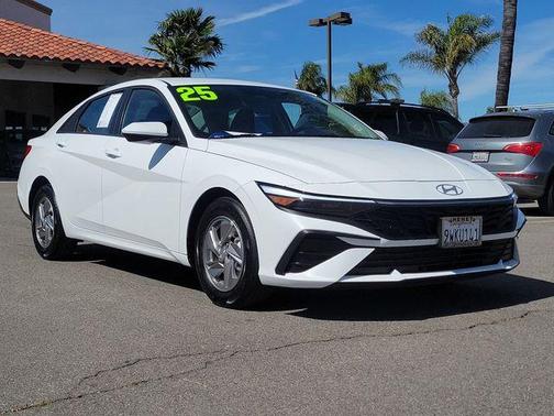 2025 Hyundai ELANTRA SE