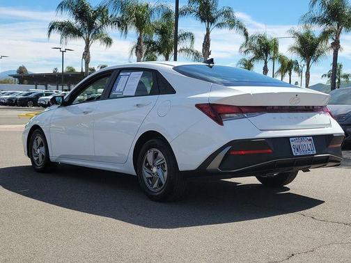 2025 Hyundai ELANTRA SE