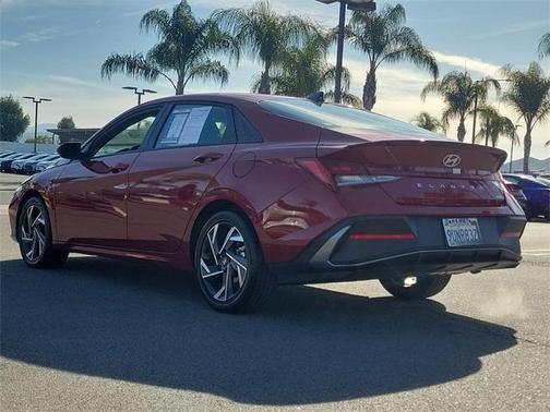 2025 Hyundai ELANTRA HEV SEL