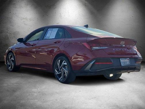 2025 Hyundai ELANTRA HEV SEL