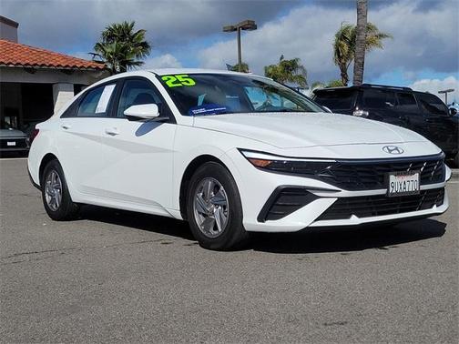 2025 Hyundai ELANTRA SE