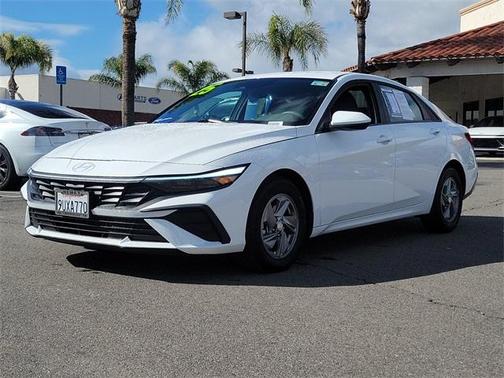 2025 Hyundai ELANTRA SE