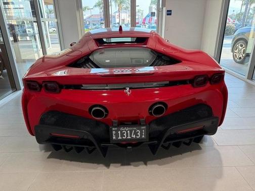 2023 Ferrari SF90 Stradale Base