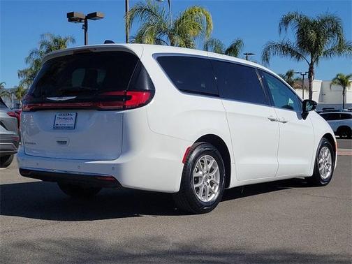 2024 Chrysler Pacifica Touring-L