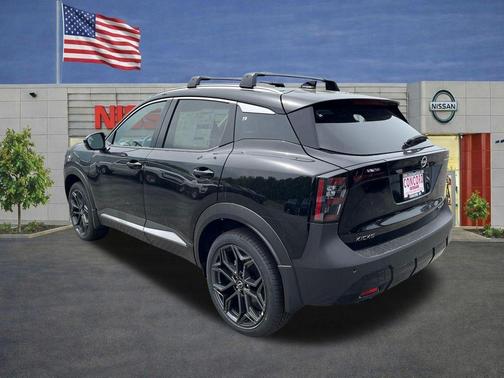 Super Black 2026 Nissan Kicks SR