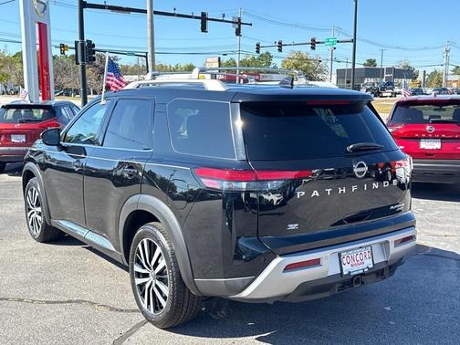 2023 Nissan Pathfinder Platinum