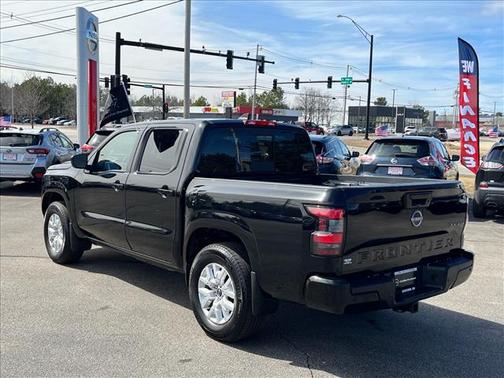 Black 2023 Nissan Frontier SV