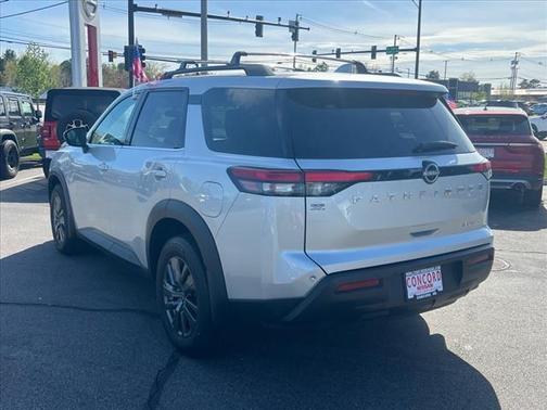 2022 Nissan Pathfinder SV