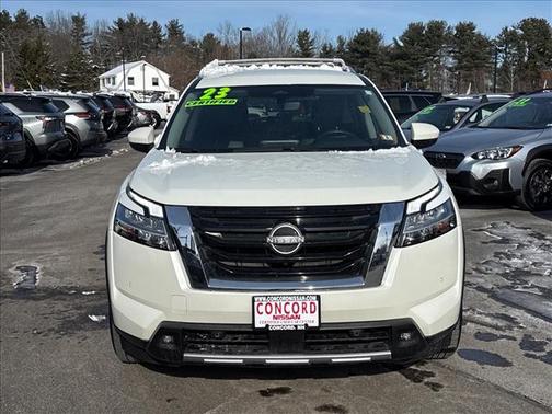 2023 Nissan Pathfinder SL