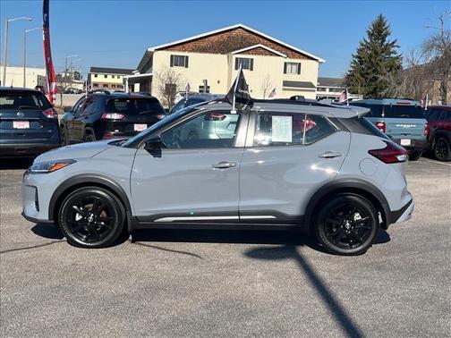 Boulder Gray Metallic 2024 Nissan Kicks SR
