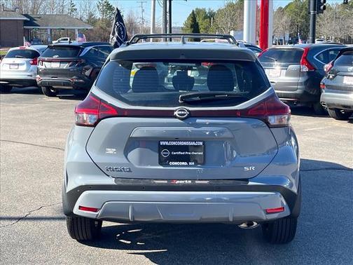 Boulder Gray Metallic 2024 Nissan Kicks SR