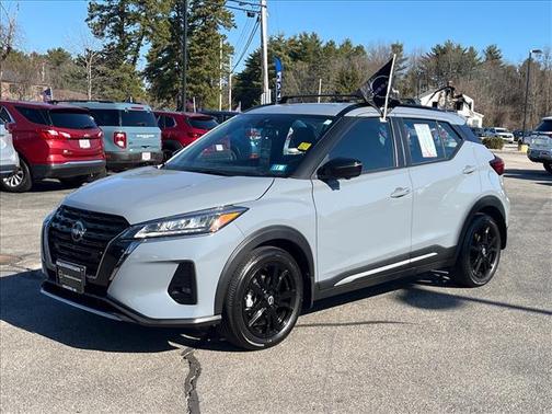 Boulder Gray Metallic 2024 Nissan Kicks SR