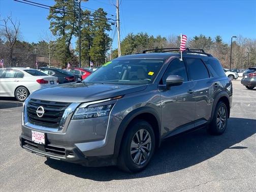 2022 Nissan Pathfinder SV