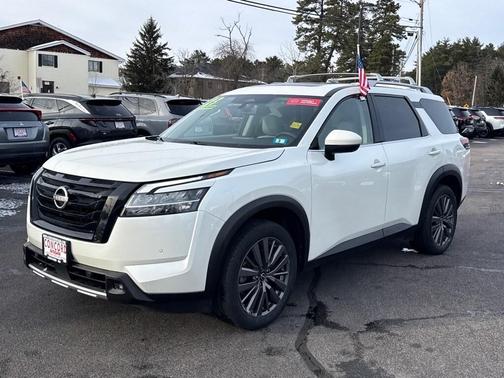 2023 Nissan Pathfinder SL