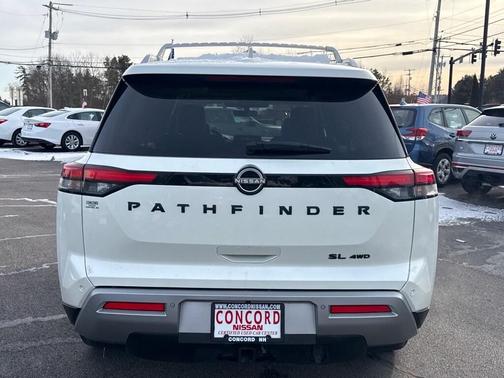 2023 Nissan Pathfinder SL