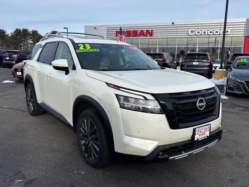 2023 Nissan Pathfinder SL