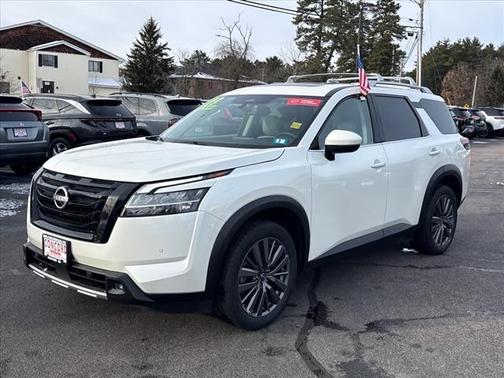 2023 Nissan Pathfinder SL