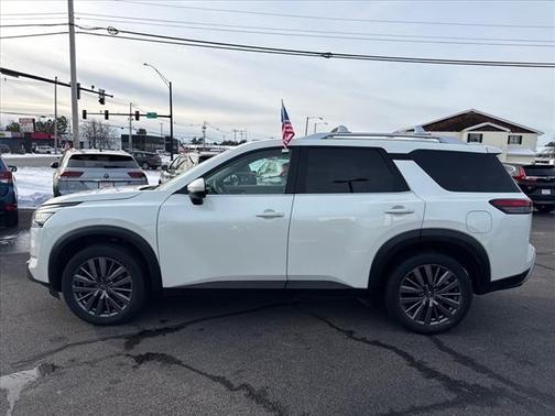 2023 Nissan Pathfinder SL