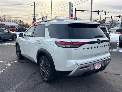 2023 Nissan Pathfinder SL