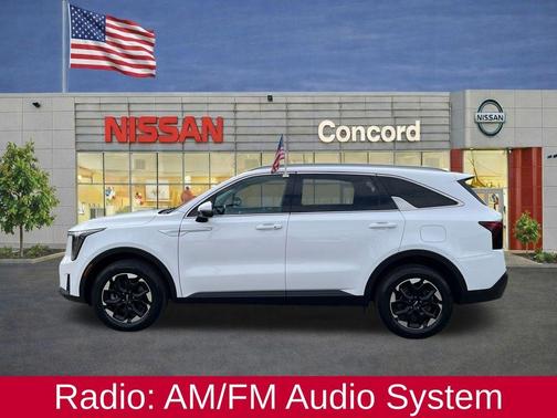 Glacial White Pearl 2024 Kia Sorento S