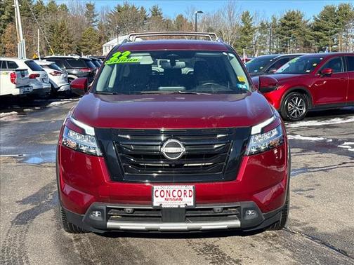2022 Nissan Pathfinder SL