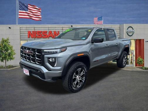 Sterling 2025 GMC Canyon AT4